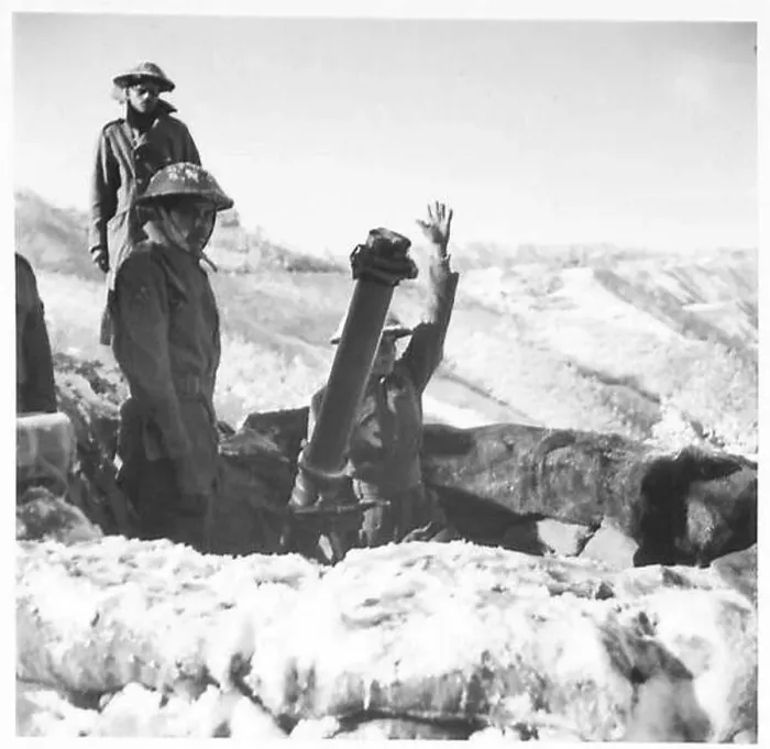 Framed Print : FIFTH ARMY : VARIOUS - Indian 4.2-inch Mortar crews in action (5 / 5 Royal Mahratta, M.G. Btn.), British Army Framed Print : FIFTH ARMY : VARIOUS - Indian 4.2-inch Mortar crews in action (5 / 5 Royal Mahratta, M.G. Btn.), British Army