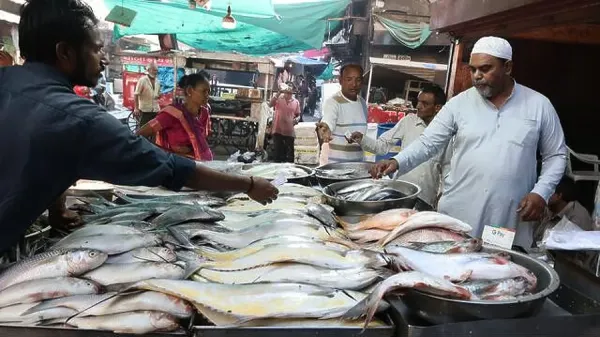 Fish Market Print at Lal Darwaja Bazaar, Ahmedabad. Art Prints, Posters &  Puzzles from Alamy