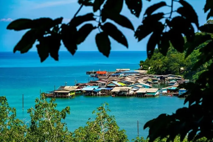 Framed Print : Fisherman village from the bird eye view at Koh Kood, Southeast of Thailand Framed Print : Fisherman village from the bird eye view at Koh Kood, Southeast of Thailand