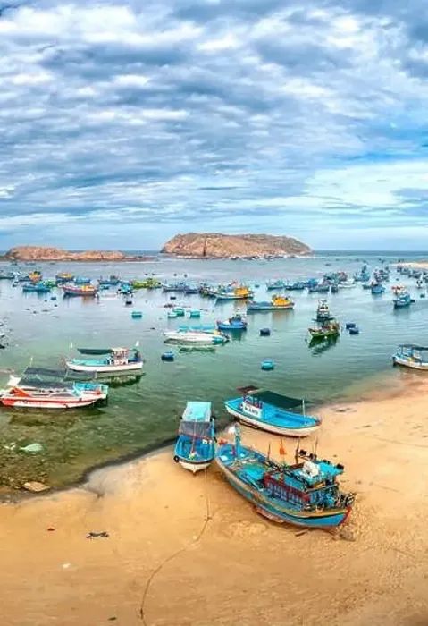 Framed Print : Fishermen's boats moored in Nhon Hai sea, Binh Dinh province, Vietnam. View from above Framed Print : Fishermen's boats moored in Nhon Hai sea, Binh Dinh province, Vietnam. View from above