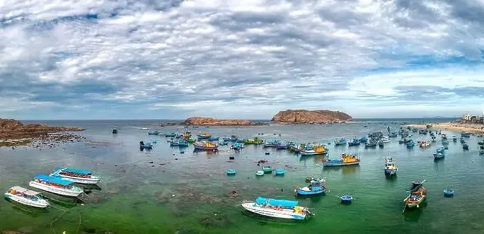 Framed Print : Fishermen's boats moored in Nhon Hai sea, Binh Dinh province, Vietnam. View from above Framed Print : Fishermen's boats moored in Nhon Hai sea, Binh Dinh province, Vietnam. View from above