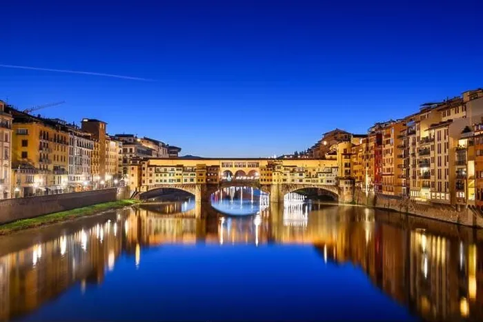 Framed Print : Florence, Italy at the Ponte Vecchio Bridge crossing the Arno River at twilight Framed Print : Florence, Italy at the Ponte Vecchio Bridge crossing the Arno River at twilight