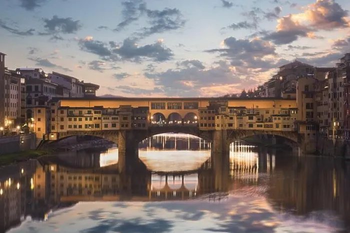 Framed Print : Florence, Italy at the Ponte Vecchio Bridge crossing the Arno River at twilight Framed Print : Florence, Italy at the Ponte Vecchio Bridge crossing the Arno River at twilight