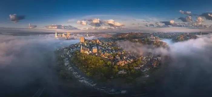 Framed Print : Fog at Cincinnati downtown aerial view, Ohio, USA skyline Framed Print : Fog at Cincinnati downtown aerial view, Ohio, USA skyline