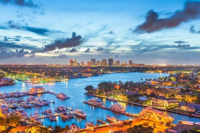 Framed Print : Fort Lauderdale, Florida, USA skyline and river at dusk Framed Print : Fort Lauderdale, Florida, USA skyline and river at dusk