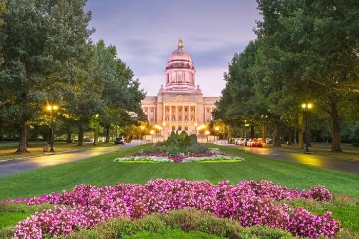 Framed Print : Frankfort, Kentucky, USA with the Kentucky State Capitol at dusk Framed Print : Frankfort, Kentucky, USA with the Kentucky State Capitol at dusk