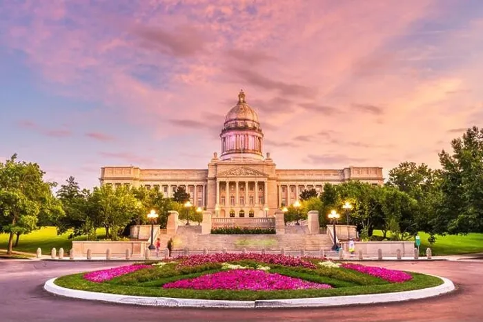 Framed Print : Frankfort, Kentucky, USA with the Kentucky State Capitol at dusk Framed Print : Frankfort, Kentucky, USA with the Kentucky State Capitol at dusk