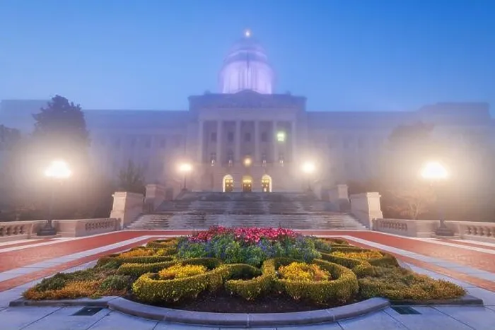 Framed Print : Frankfort, Kentucky, USA with the Kentucky State Capitol in a fog Framed Print : Frankfort, Kentucky, USA with the Kentucky State Capitol in a fog