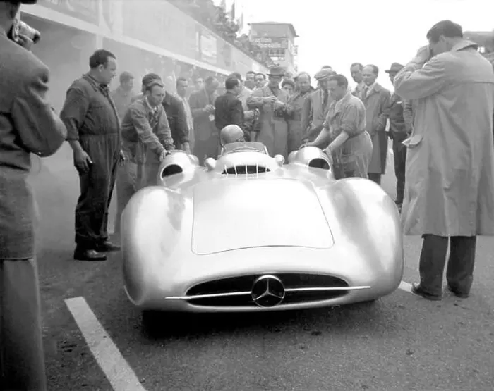 Framed Print : French GP in Reims 1954 KLING UN-NUMBERED MERCEDES STROMLINIENWAGEN Framed Print : French GP in Reims 1954 KLING UN-NUMBERED MERCEDES STROMLINIENWAGEN