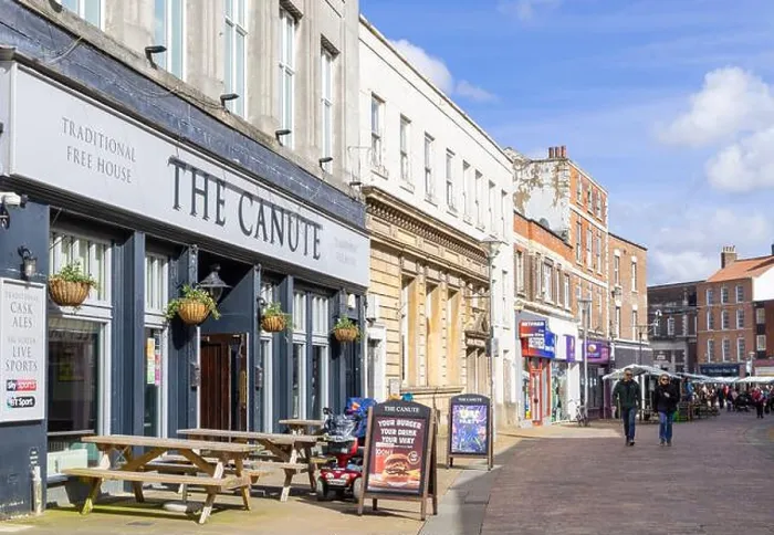 Framed Print : Gainsborough The Canute pub a traditional english pub ion Silver Street Gainsborough Lincolnshire England UK GB Europe Framed Print : Gainsborough The Canute pub a traditional english pub ion Silver Street Gainsborough Lincolnshire England UK GB Europe