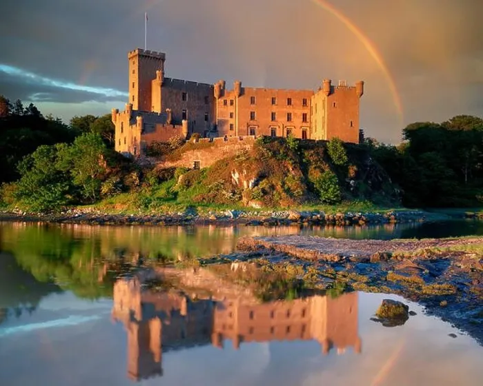 Framed Print : GB - SCOTLAND: Dunvegan Castle on the Isle of Skye Framed Print : GB - SCOTLAND: Dunvegan Castle on the Isle of Skye