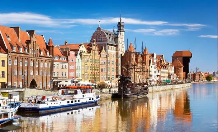 Framed Print : Gdansk Old Town, crane gate on the banks of the River Motlawa, Pomerania, Poland Framed Print : Gdansk Old Town, crane gate on the banks of the River Motlawa, Pomerania, Poland