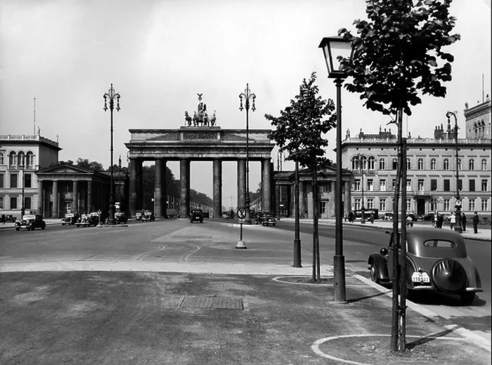 Framed Print : geography / travel, Germany, Berlin, Brandenburg Gate, Pariser Platz, circa 1938 Framed Print : geography / travel, Germany, Berlin, Brandenburg Gate, Pariser Platz, circa 1938
