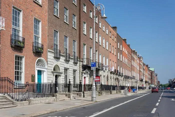 Framed Print : Georgian town houses, Merrion Square, Dublin, Leinster Province, Republic of Ireland Framed Print : Georgian town houses, Merrion Square, Dublin, Leinster Province, Republic of Ireland