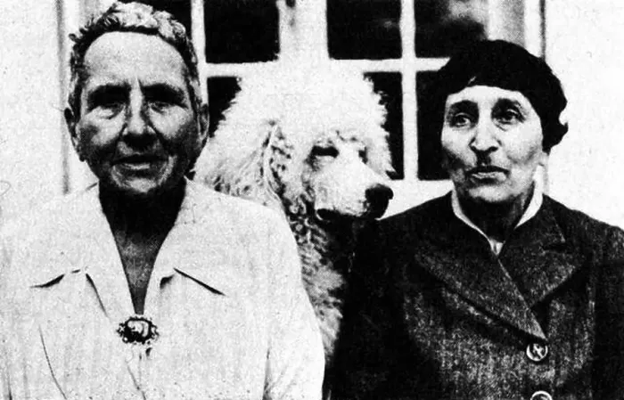 Framed Print : Gertrude stein (left and Alice B) Framed Print : Gertrude stein (left and Alice B)