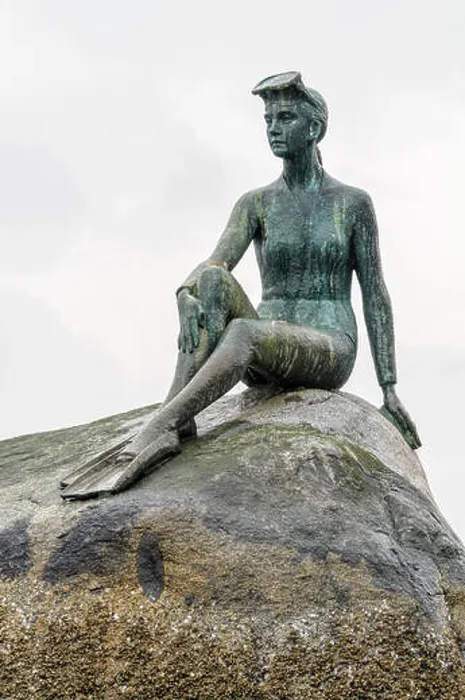 Framed Print : The 'Girl in a Wetsuit' sculpture by Elek Imredy (1972), Stanley Park, Vancouver, BC, Canada Framed Print : The 'Girl in a Wetsuit' sculpture by Elek Imredy (1972), Stanley Park, Vancouver, BC, Canada