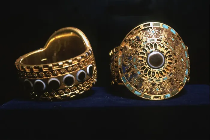 Framed Print : Gold bracelet for the treasures found in Assyrian palace in the Iraqi city of Nimrud Photograph taken in the Baghdad Framed Print : Gold bracelet for the treasures found in Assyrian palace in the Iraqi city of Nimrud Photograph taken in the Baghdad