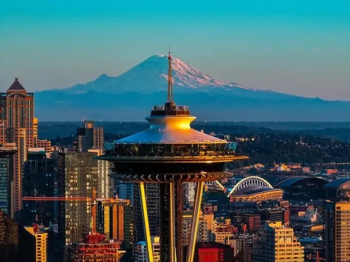 Framed Print : Golden Ray Reflecting over the Space Needle and Mt Rainier Framed Print : Golden Ray Reflecting over the Space Needle and Mt Rainier