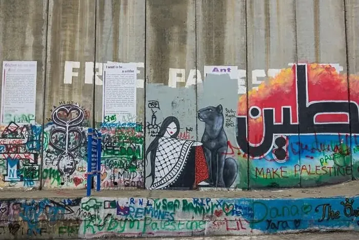 Framed Print : Graffiti on the Separation Wall in Bethlehem, West Bank, Palestine Framed Print : Graffiti on the Separation Wall in Bethlehem, West Bank, Palestine