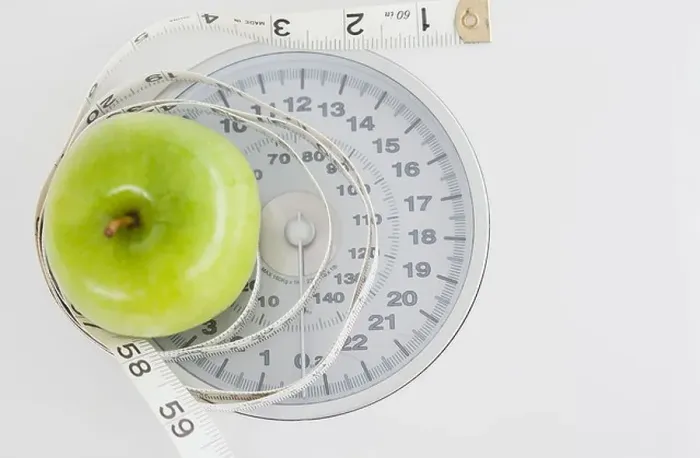 Framed Print : Green apple circled with a tape measure and weigh-scale Framed Print : Green apple circled with a tape measure and weigh-scale