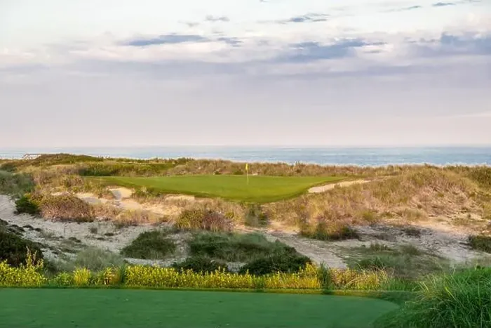 Framed Print : A green on the MaidStone Golf Course overlooking the ocean in East Hampton, NY Framed Print : A green on the MaidStone Golf Course overlooking the ocean in East Hampton, NY