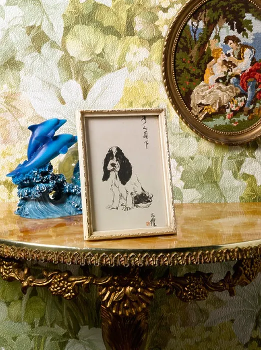Framed Print : A hall table dressed with tacky ornaments Framed Print : A hall table dressed with tacky ornaments