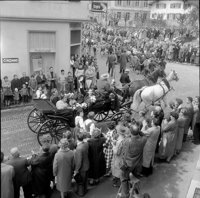 Framed Print : --- Hans-Peter Tschudi besucht seine Heimatgemeinde Schwanden; 1960#Hans-Peter Tschudi visiting Schwanden; 1960 Framed Print : --- Hans-Peter Tschudi besucht seine Heimatgemeinde Schwanden; 1960#Hans-Peter Tschudi visiting Schwanden; 1960