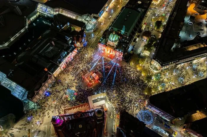 Framed Print : High aerial view of crowds gathering to watch the Christmas light in Victoria Square, Hull Framed Print : High aerial view of crowds gathering to watch the Christmas light in Victoria Square, Hull