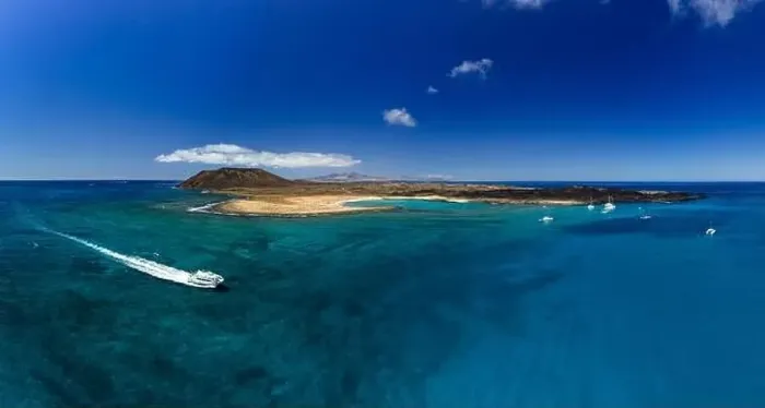 Framed Print : High Aspect Aerial Panorama of the Tropical looking Volcanic island of Lobos Fuerteventura