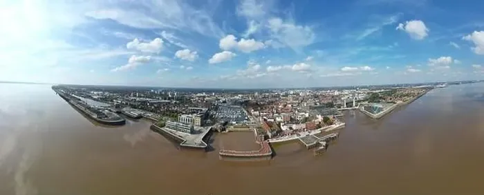 Framed Print : High resolution drone view of Hull, UK waterside marina area Framed Print : High resolution drone view of Hull, UK waterside marina area