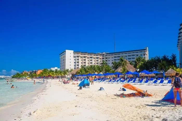 Framed Print : Hotel on the sandy beach on a sunny day in Cancun, Yukatan, Mexico Framed Print : Hotel on the sandy beach on a sunny day in Cancun, Yukatan, Mexico