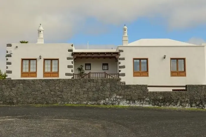 Framed Print : House of the colonial town Teguise at the Canary island on Lanzarote in Spain Framed Print : House of the colonial town Teguise at the Canary island on Lanzarote in Spain