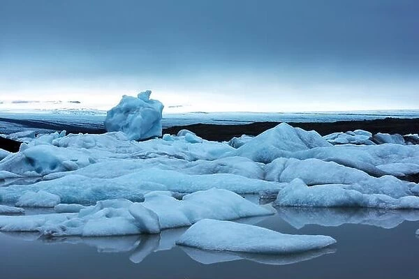 Icebergs in Fjallsarlon glacial lagoon. Vatnajokull National Park, southeast Iceland, Europe