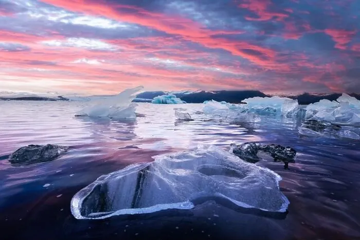 Framed Print : Icebergs in Jokulsarlon glacial lagoon. Vatnajokull National Park, southeast Iceland, Europe. Landscape photography Framed Print : Icebergs in Jokulsarlon glacial lagoon. Vatnajokull National Park, southeast Iceland, Europe. Landscape photography