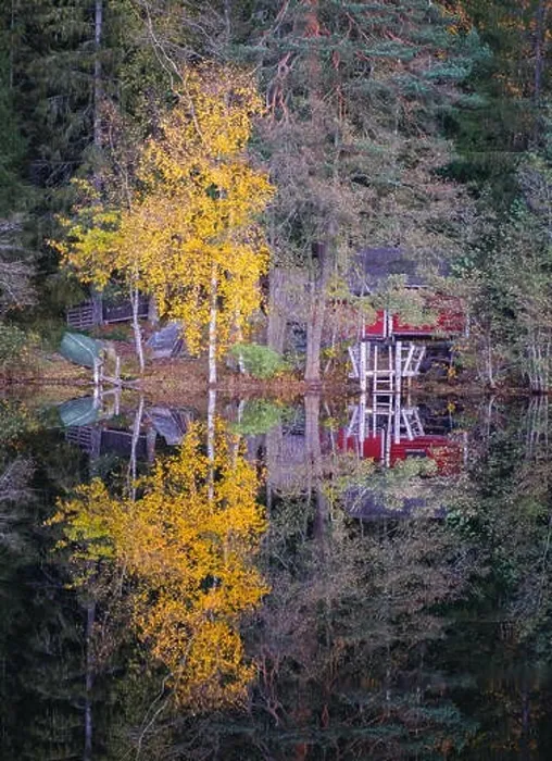 Framed Print : Idyllic lake view with cozy cottage and fall colors reflection at autumn day in Finland Framed Print : Idyllic lake view with cozy cottage and fall colors reflection at autumn day in Finland