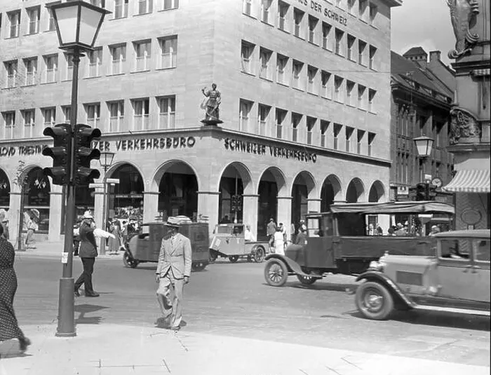 Framed Print : 'In front of the Haus der Schweiz with the Tellknaben at the corner