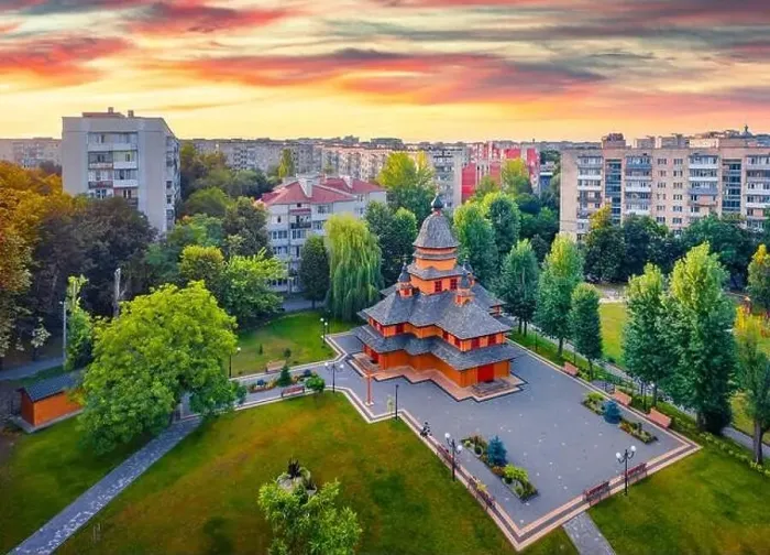 Framed Print : Incredible summer view of Khram Pokrovy Presvyatoyi Bohorodytsi church in Ternopil city Framed Print : Incredible summer view of Khram Pokrovy Presvyatoyi Bohorodytsi church in Ternopil city
