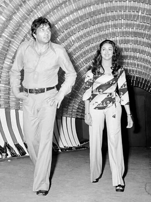 Framed Print : Indian vintage 1900s bollywood actor, dharmendra and hema malini, mumbai, maharashtra, india, asia Framed Print : Indian vintage 1900s bollywood actor, dharmendra and hema malini, mumbai, maharashtra, india, asia