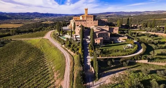 Framed Print : Italy, Toscana landscape. Scenic vineyards of Tuscany Framed Print : Italy, Toscana landscape. Scenic vineyards of Tuscany