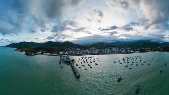Framed Print : January 24, 2023: panoramic view of Vinh Luong fishing port, Nha Trang city, Khanh Hoa province, Vietnam Framed Print : January 24, 2023: panoramic view of Vinh Luong fishing port, Nha Trang city, Khanh Hoa province, Vietnam