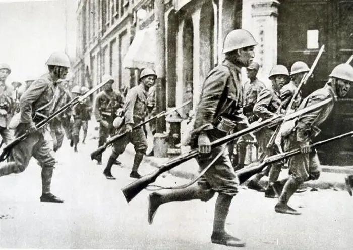 Framed Print : Japanese soldiers in Shanghai in 1937 Framed Print : Japanese soldiers in Shanghai in 1937