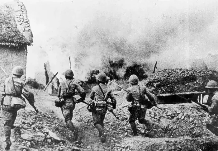 Framed Print : Japanese storm a British position on Malaya, 1942 Framed Print : Japanese storm a British position on Malaya, 1942