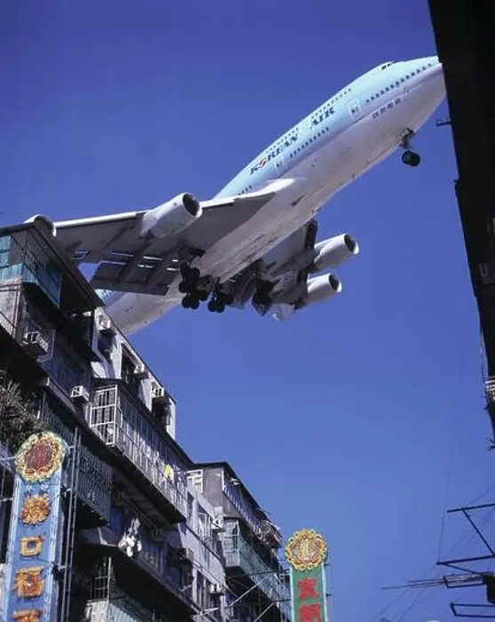 Framed Print : A jumbo jet approaching Kai Tak Airport close above the houses of Hong Kong. [automated translation]