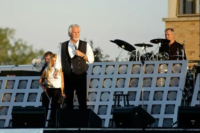 Framed Print : Kenny Rogers sings at a outdoor concert in Port Huron Michigan Framed Print : Kenny Rogers sings at a outdoor concert in Port Huron Michigan