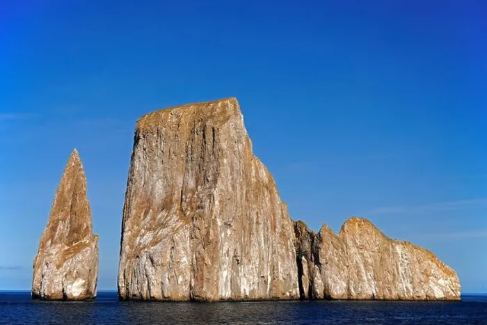 Framed Print : Kicker Rock nahe der Insel San Cristobal, Galapagos, Unesco Welterbe, Ekuador, Suedamerika Framed Print : Kicker Rock nahe der Insel San Cristobal, Galapagos, Unesco Welterbe, Ekuador, Suedamerika