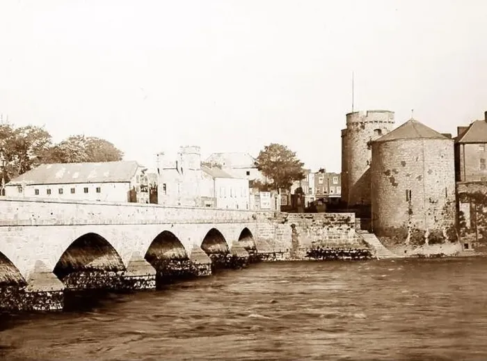 Framed Print : King John's Castle, Limerick, Ireland, Victoria period Framed Print : King John's Castle, Limerick, Ireland, Victoria period