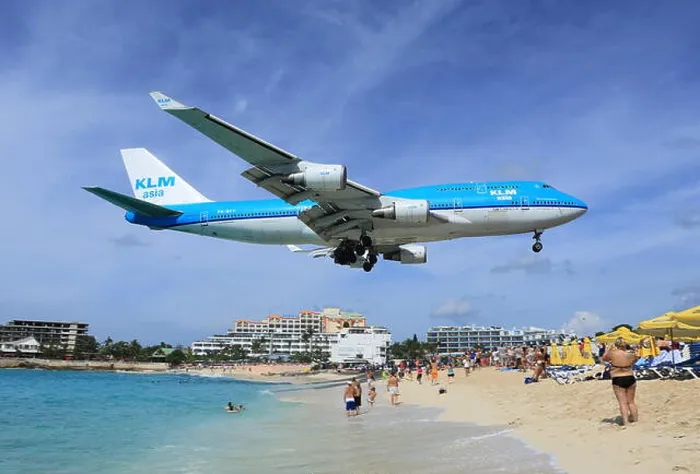 Framed Print : A KLM Boeing 747 landing at the famous Princess Juliana International Airport in St. Maarten Framed Print : A KLM Boeing 747 landing at the famous Princess Juliana International Airport in St. Maarten