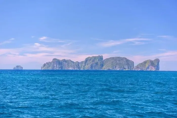 Framed Print : Ko Phi Phi Lee Island on a sunny day, Ao Nang, Mueang Krabi District, Krabi, Andaman Sea, Thailand Framed Print : Ko Phi Phi Lee Island on a sunny day, Ao Nang, Mueang Krabi District, Krabi, Andaman Sea, Thailand