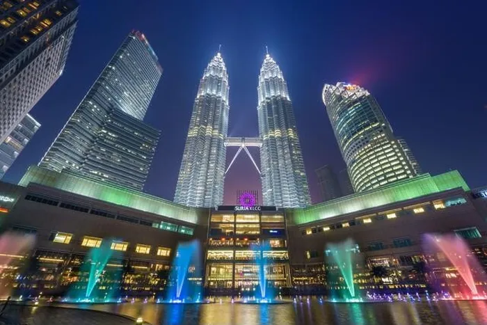 Framed Print : KUALA LUMPUR - SEPTEMBER 14, 2015: The Petronas Towers viewed from KLCC Park at twilight Framed Print : KUALA LUMPUR - SEPTEMBER 14, 2015: The Petronas Towers viewed from KLCC Park at twilight