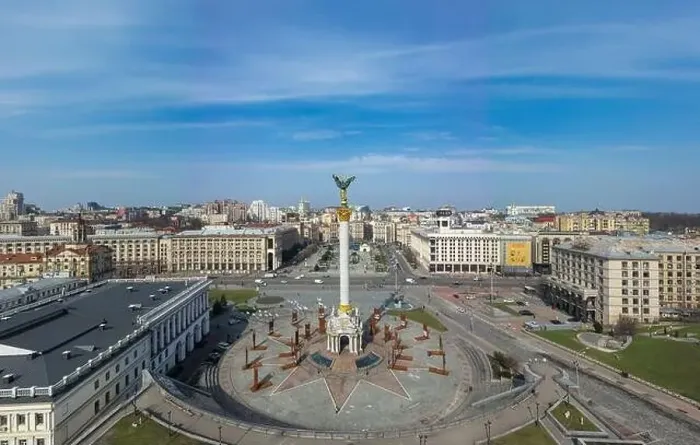 Framed Print : Kyiv, Ukraine - April 1, 2021: Independence Monument in Kyiv. View from drone Framed Print : Kyiv, Ukraine - April 1, 2021: Independence Monument in Kyiv. View from drone